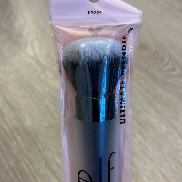 *NEW* ELF cosmetics Ultimate Blending Brush 84034 - Picture 4 of 4